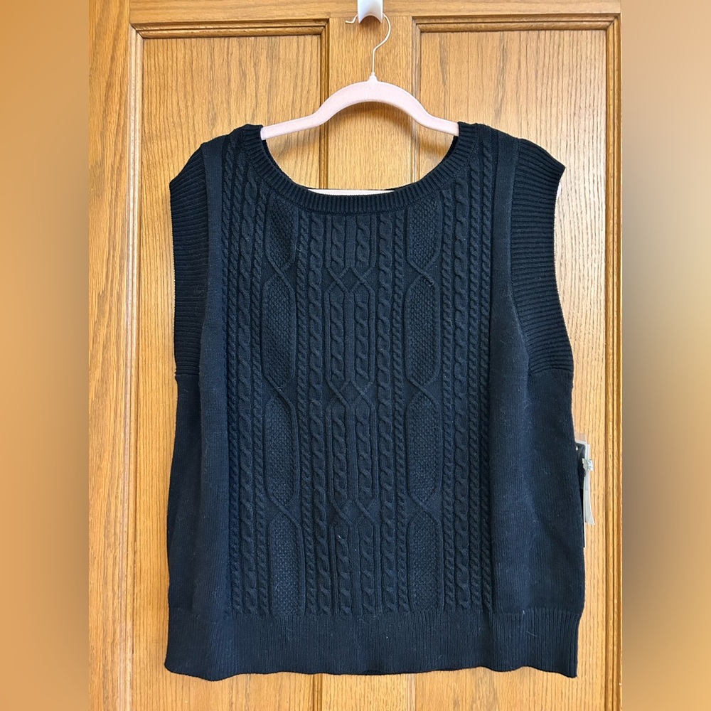 NWT Cyrus Black Knitwear Sweater Vest